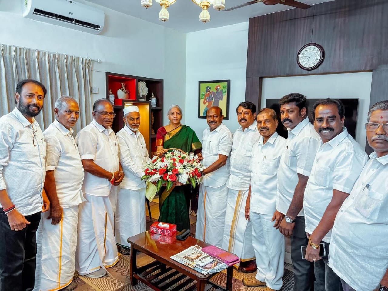 13-9-2025 அன்று மாண்புமிகு மத்திய நிதி அமைச்சர் திருமதி.நிர்மலா சீதாராமன் அவர்களை நேரில் சந்தித்து மனு