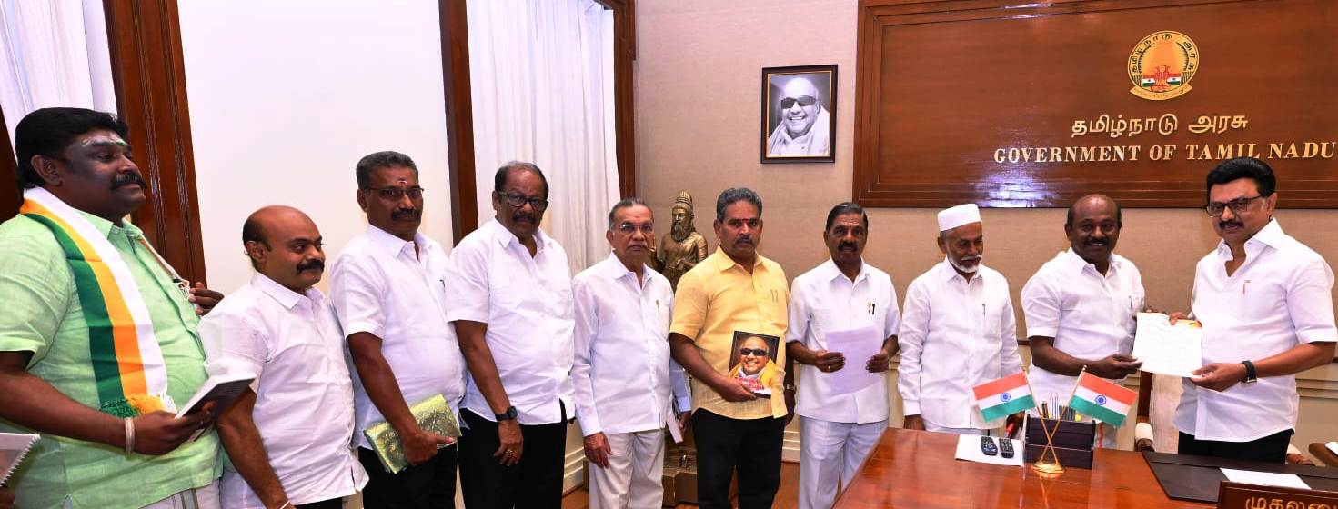 மாண்புமிகு தமிழ்நாடு முதலமைச்சர் அவர்களிடம்பேரமைப்புத் தலைவர் ஏ.எம்.விக்கிரமராஜா நேரில் கோரிக்கை